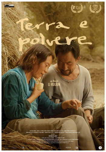 Locandina del film Terra e polvere